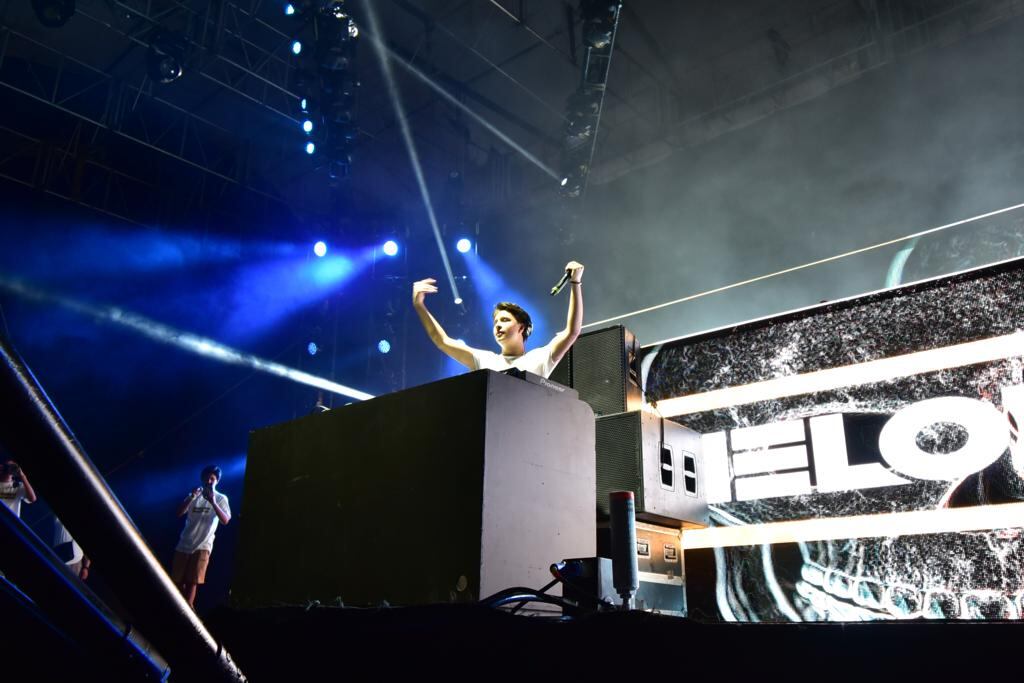 VIDEO: Miguel Alemán Magnani apoya a su hijo en su debut como DJ