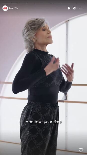 Jane Fonda, a sus 84 años, modela ropa deportiva de H&M