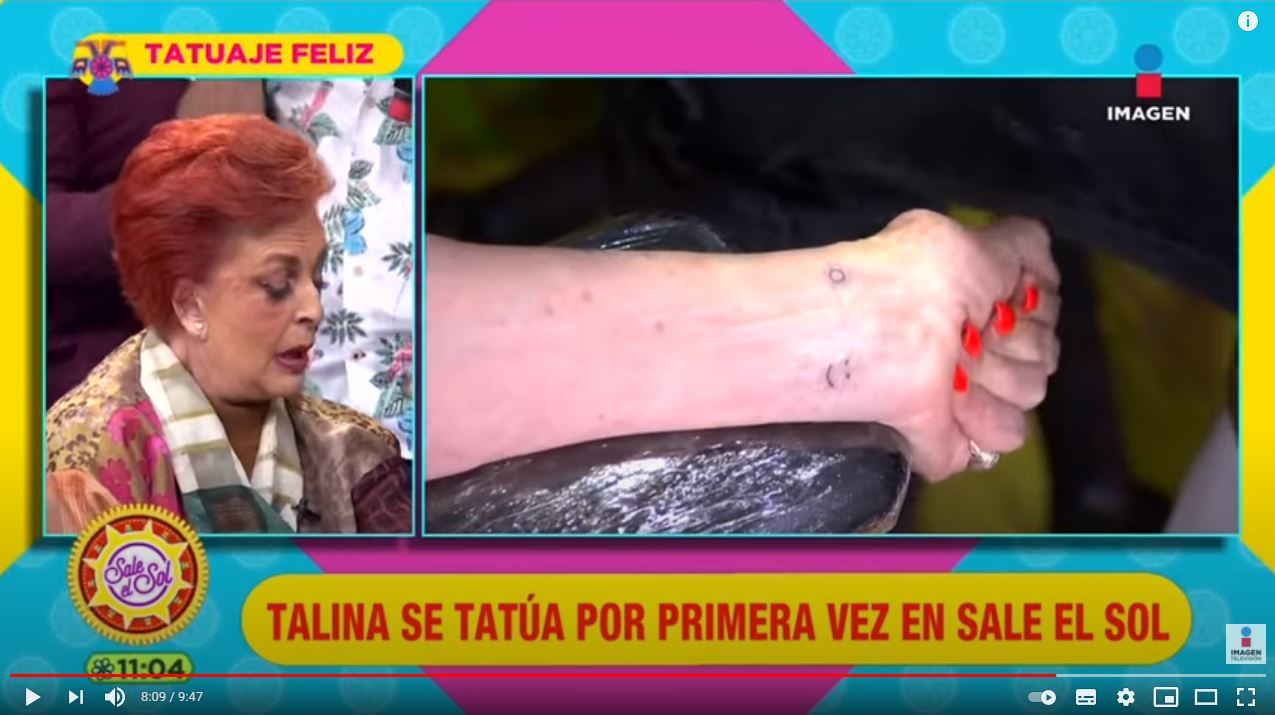 Talina Fernández se tatúa por primera vez a los 76 años, en vivo