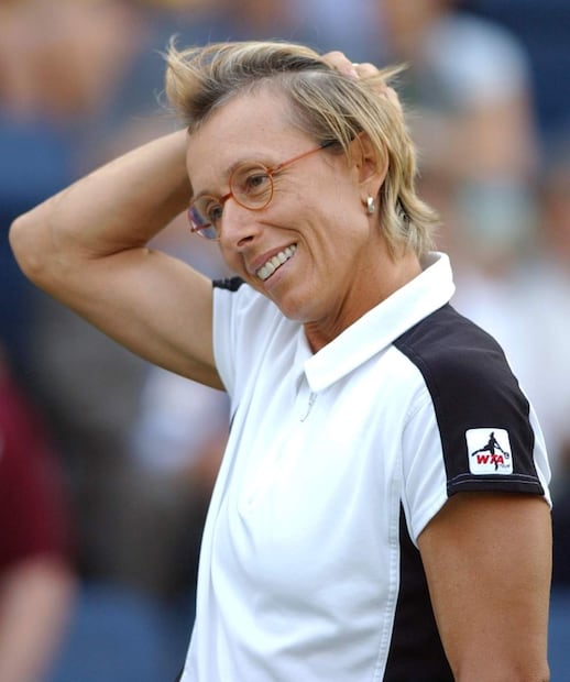 Martina Navratilova está libre de cáncer de garganta y de mama