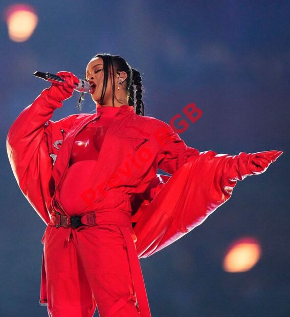 Donald Trump 'se la cobra' y lanza críticas al show de Rihanna en el Super Bowl