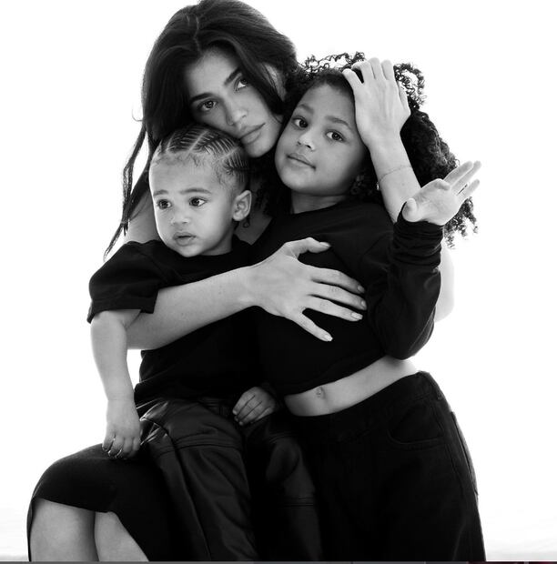 Kylie Jenner y sus hijos/Instagram.