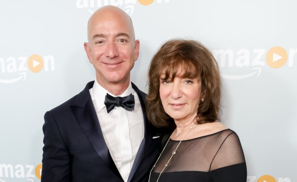 Jeff Bezos y Jackie, su mamá / Foto: Greg Doherty - Getty Images