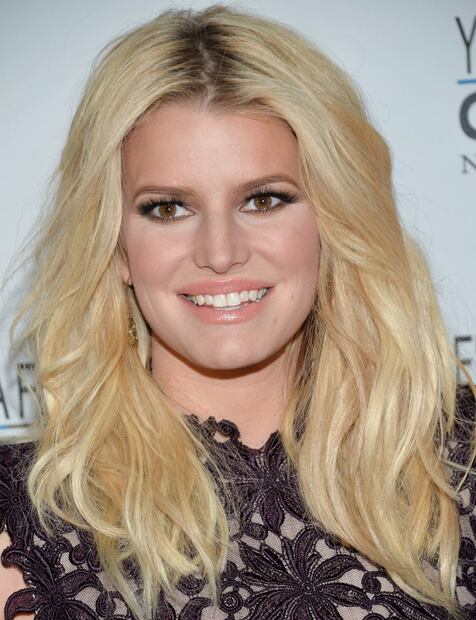 Jessica Simpson sorprende con un abdomen de acero en plena cuarentena