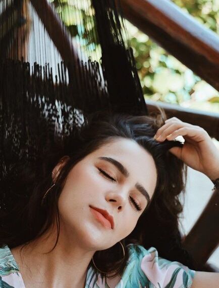 Danna Paola comparte foto y Yuya alaba su belleza