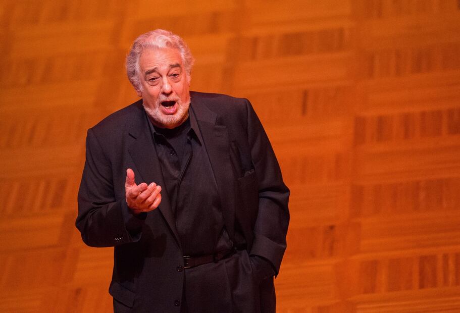 Plácido Domingo acepta "toda la responsabilidad" de las acusaciones de acoso sexual 