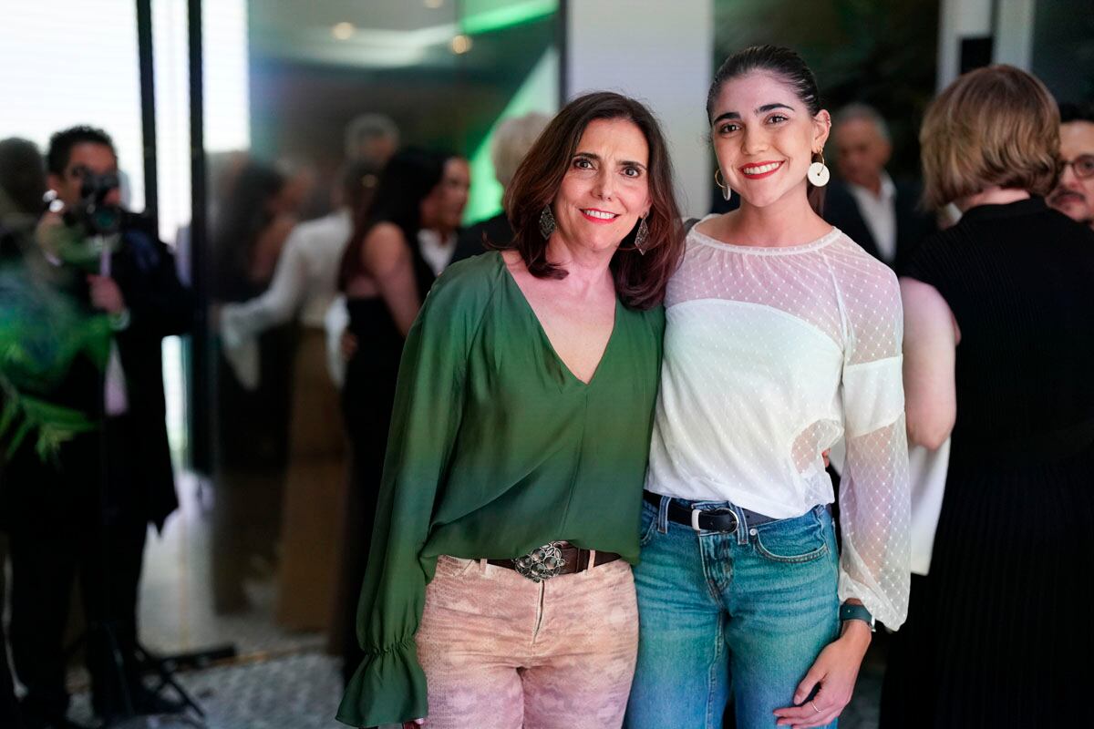 Isabel González e Isabela Calva. (Foto: Héptor Arjona)