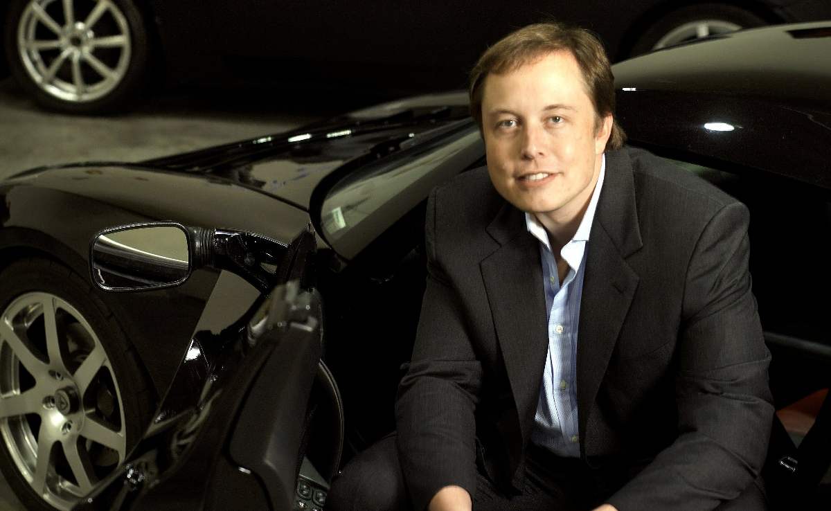 Elon Musk en la sede de Tesla en 2006 / Foto: Getty Images