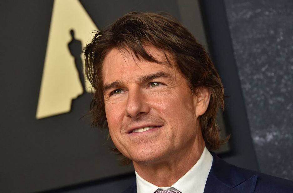 Tom Cruise reaparece más bronceado, con el pelo más largo y algunos arreglitos