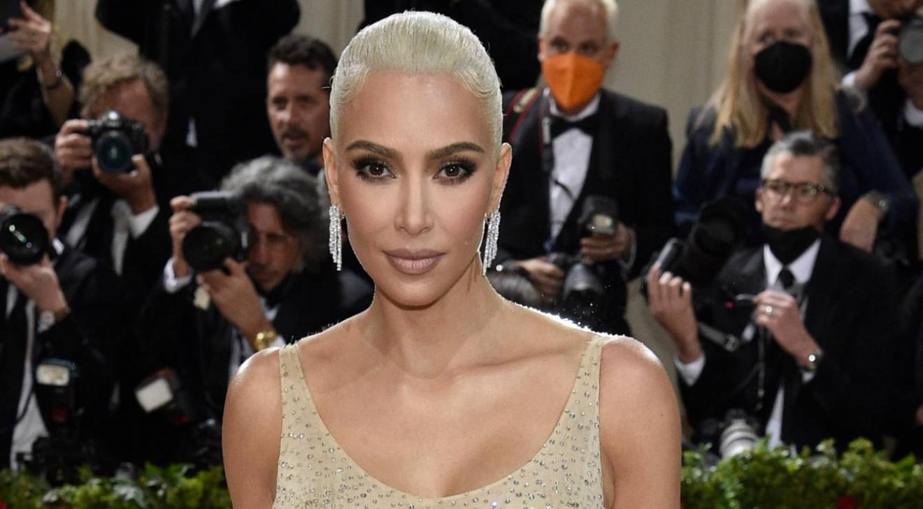 Kim Kardashian se convierte en consultora de marca vegana pero el anuncio desata burlas por una falsa mordida