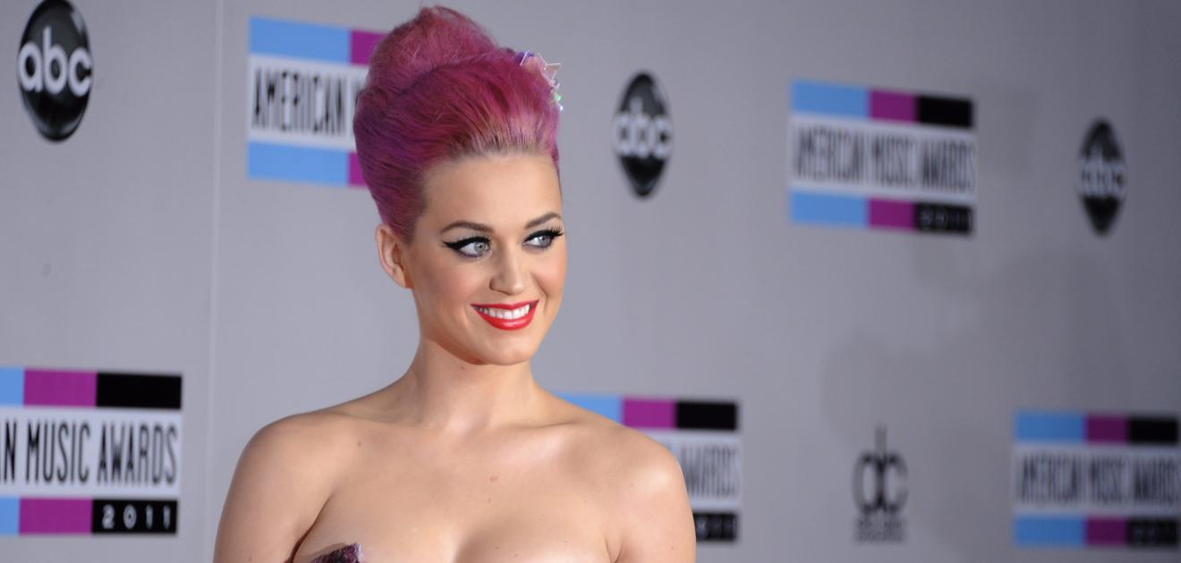 Katy Perry se ha teñido en varias ocasiones el pelo de rosa. Foto: Archivo