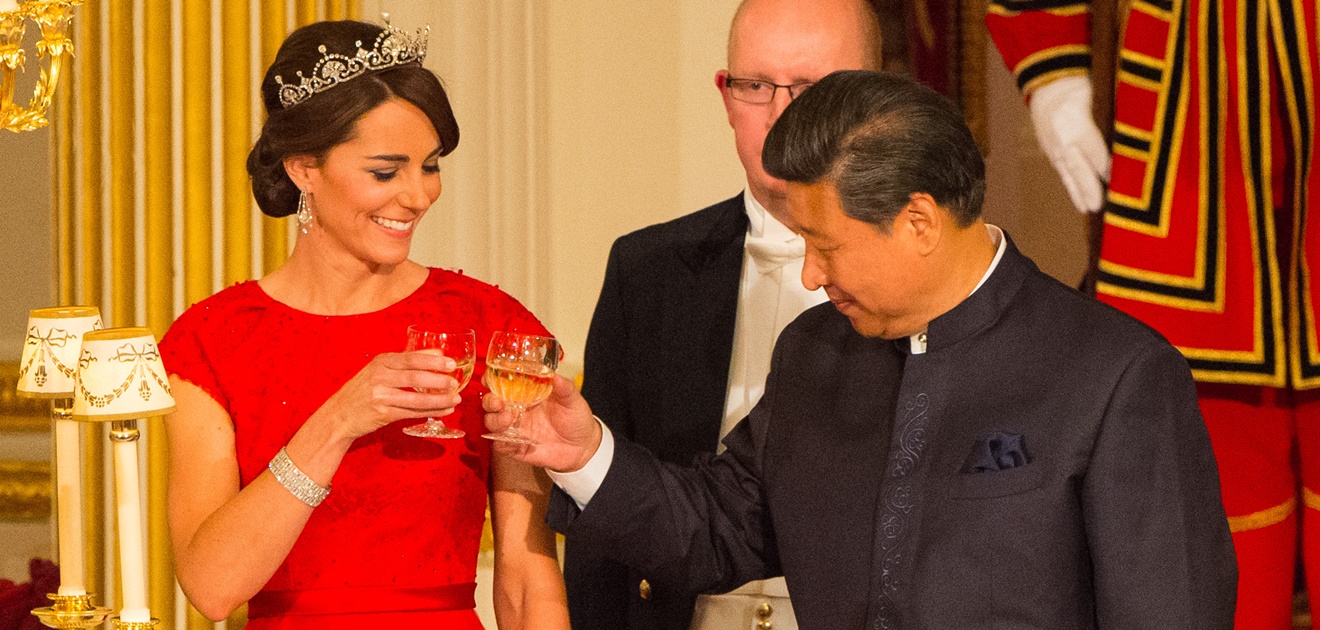 La duquesa brindó con el presidente de China Xi Jinping. (FOTO: AP)