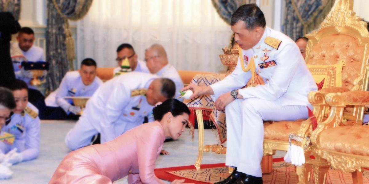 rey tailandia haren mujeres