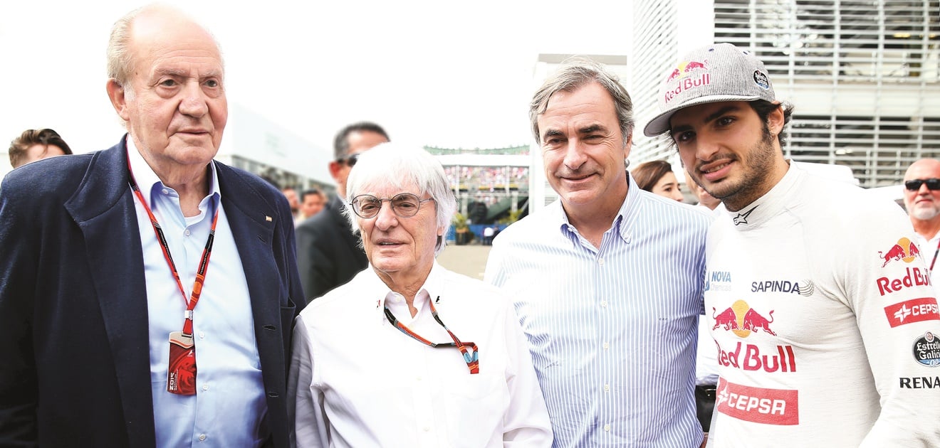 Rey Juan Carlos I, Bernie Ecclestone, Carlos Sainz y el piloto español Carlos Sainz de España (Foto: Mark Thompson/ Getty Images)