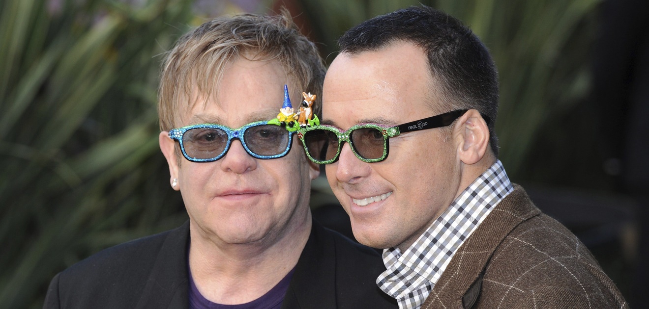 Elton John y David Furnish acaban de celebrar una década de estar juntos.  (Fotos: Archivo)