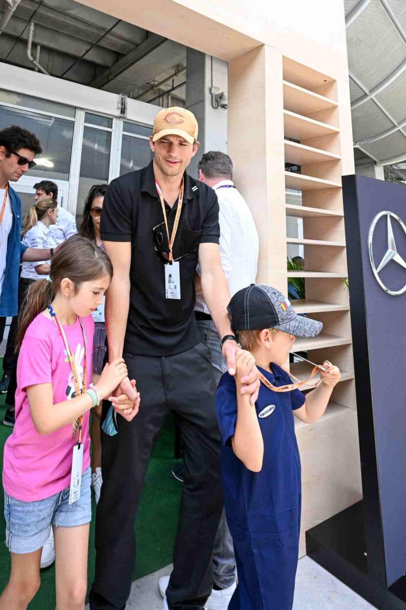 Ashton Kutcher, Mila Kunis, Formula 1
