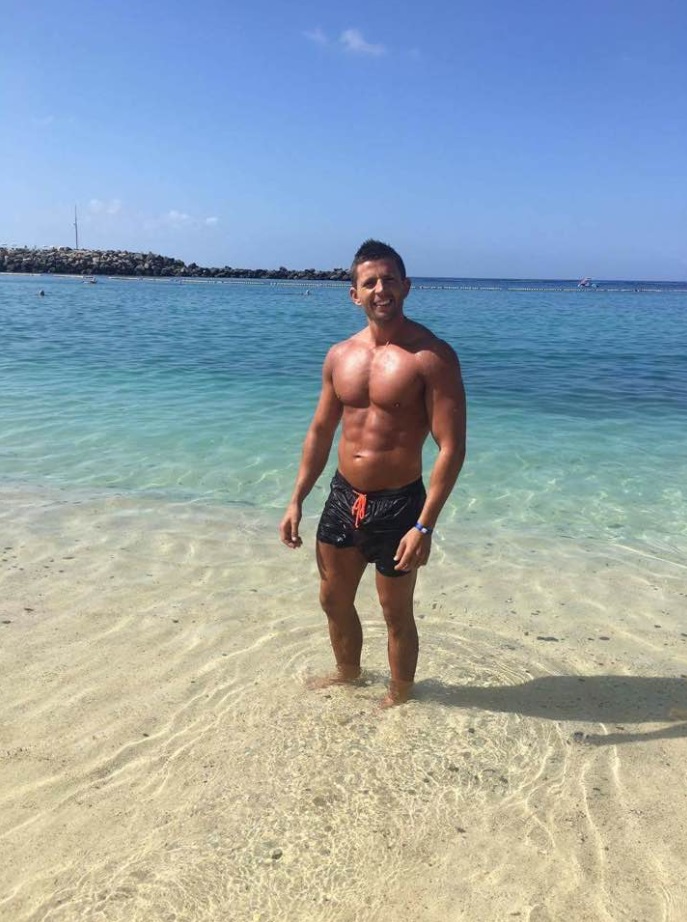 Ricardo Esteves en la playa 